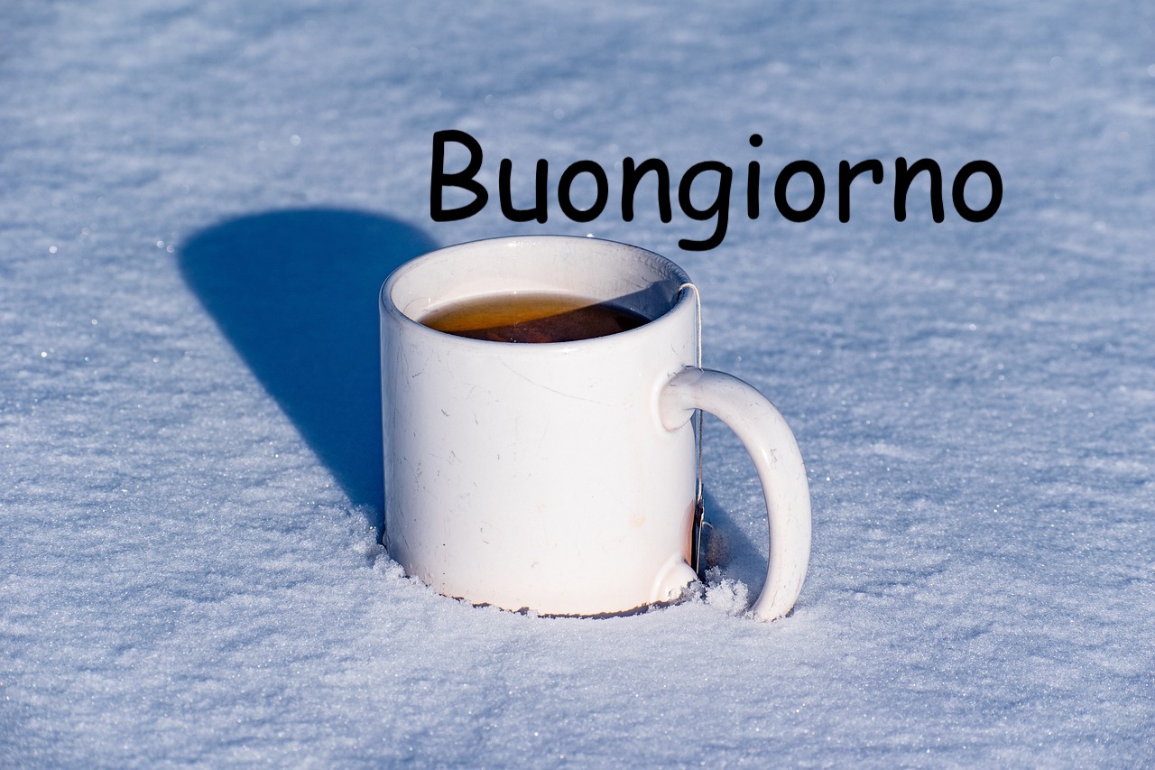 tazza nella neve buongiorno 